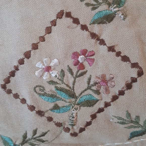 Unique vintage embroidered floral vest - Picture 2 of 11